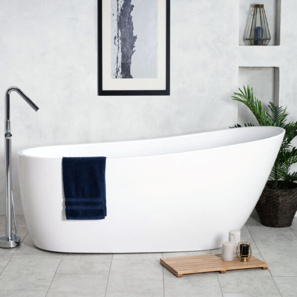 WHITE FREESTANDING BATH