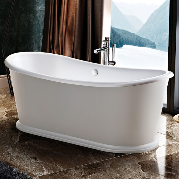 TRADITIONAL WHITE FREESTANDING BATH